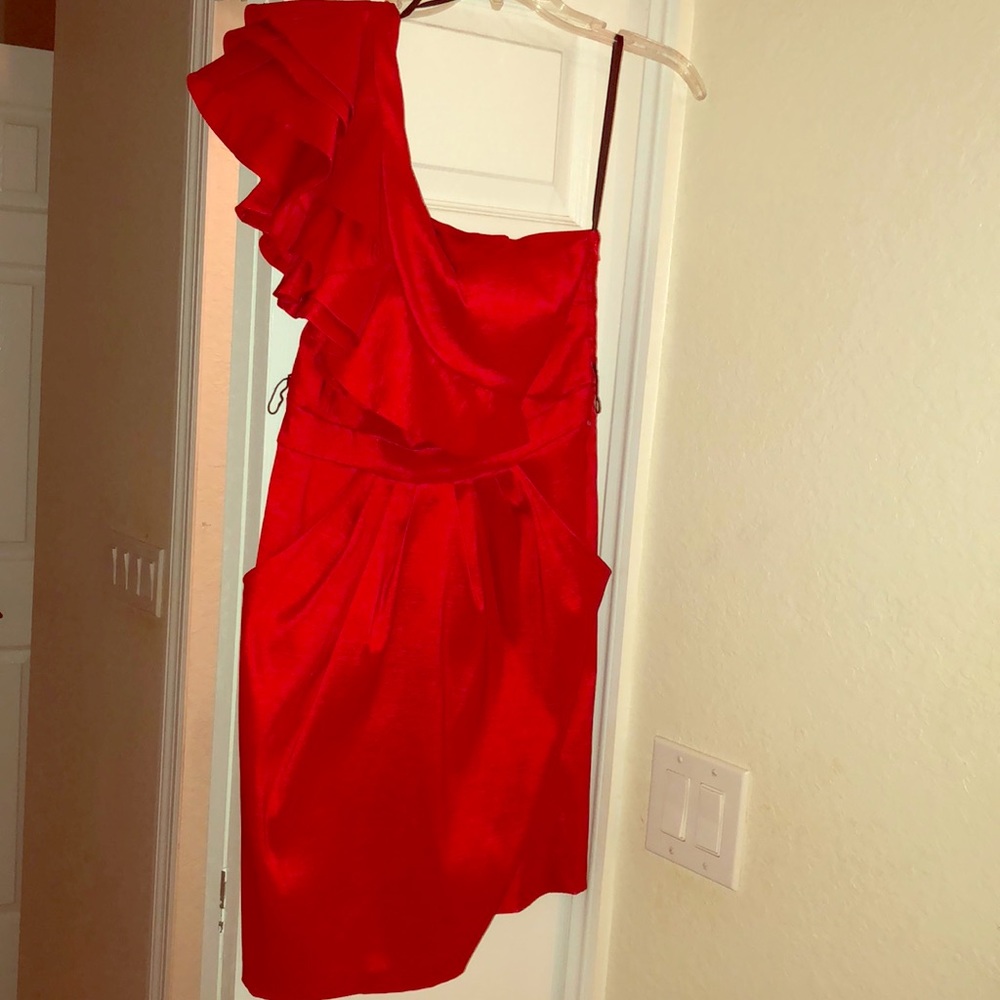 Never worn cocktail dress w pockets!!